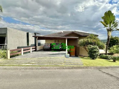 Casa de Condomínio com 3 Quartos à venda, 330m² no Golf Gardens, Carapicuíba