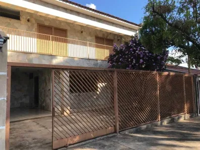 Sobrado com 4 Quartos à venda, 251m² no Vila Cidade Industrial (Vila Xavier), Araraquara