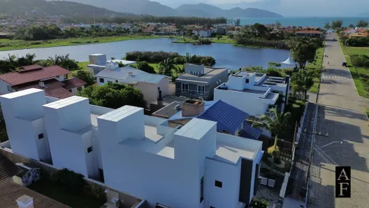 Sobrado com 3 Quartos à venda, 103m² no Centro, Garopaba