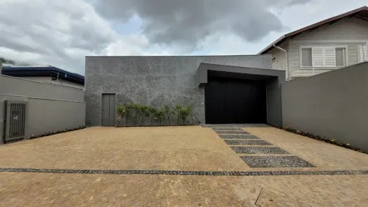 Casa com 3 Quartos para alugar, 272m² no Jardim Irajá, Ribeirão Preto