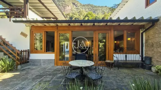 Casa com 4 Quartos à venda, 255m² no Fazenda Inglesa, Petrópolis