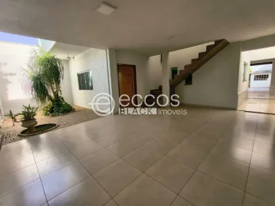 Casa com 2 Quartos à venda, 254m² no Santa Rosa, Uberlândia