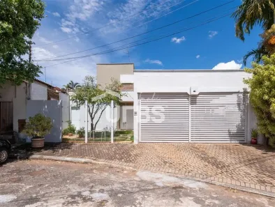 Casa de Condomínio com 4 Quartos à venda, 378m² no Parque Acalanto, Goiânia