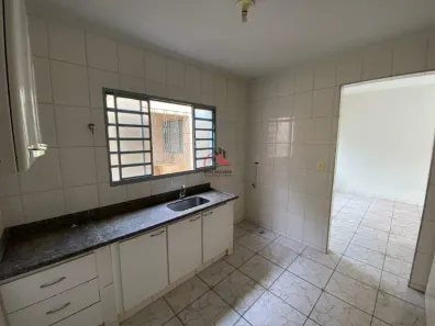 Casa com 3 Quartos para alugar, 115m² no Nossa Senhora da Abadia, Uberaba