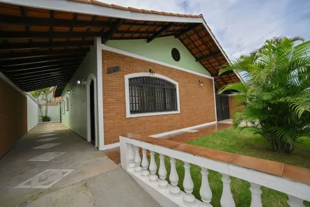 Casa com 3 Quartos para venda ou aluguel, 140m² no Bal Stella Maris, Peruíbe