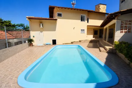Casa com 3 Quartos à venda, 415m² no Barreiros, São José