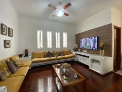 Casa com 3 Quartos à venda, 250m² no Osvaldo Rezende, Uberlândia