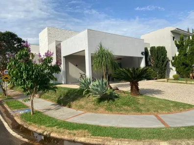 Casa de Condomínio com 3 Quartos à venda, 240m² no Aclimação, Uberlândia