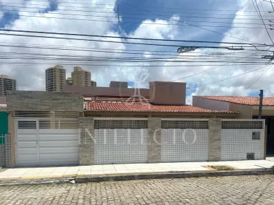 Casa com 3 Quartos à venda, 240m² no Candelária, Natal