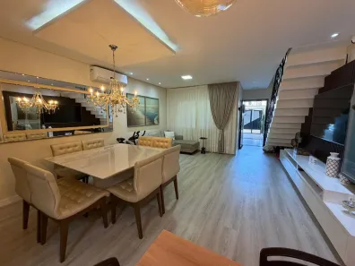 Sobrado com 3 Quartos à venda, 132m² no Jardim Iririú, Joinville
