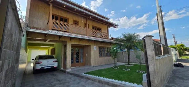 Sobrado com 3 Quartos à venda, 300m² no Jardim Iririú, Joinville