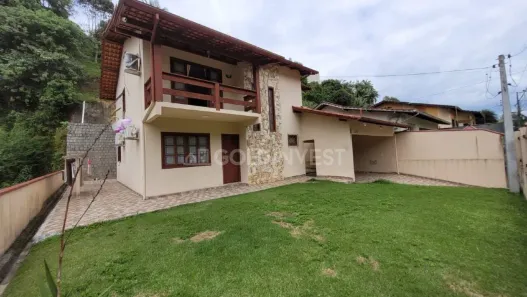 Casa com 3 Quartos à venda, 196m² no Primeiro de Maio, Brusque