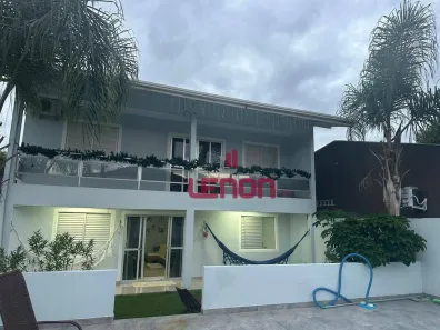 Casa com 5 Quartos à venda, 225m² no Zimbros, Bombinhas