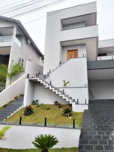 Sobrado com 3 Quartos para alugar, 355m² no Caputera, Arujá