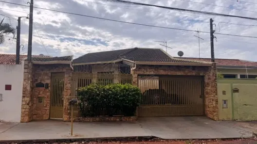 Casa com 3 Quartos para alugar, 197m² no Jardim Europa (Vila Xavier), Araraquara