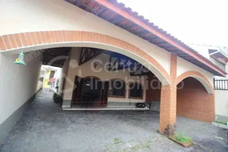 Casa com 4 Quartos à venda, 420m² no Centro, Peruíbe