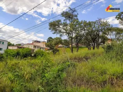 à venda, 300m² no São João de Deus, Divinópolis