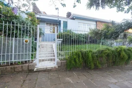 Casa com 4 Quartos para alugar, 320m² no Três Figueiras, Porto Alegre