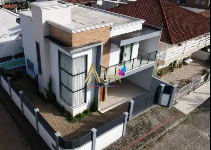 Sobrado com 4 Quartos à venda, 213m² no Centro, Penha