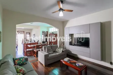 Casa com 3 Quartos à venda, 180m² no Santa Terezinha, Belo Horizonte