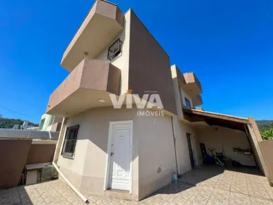 Sobrado com 3 Quartos para alugar, 150m² no Dom Bosco, Itajaí