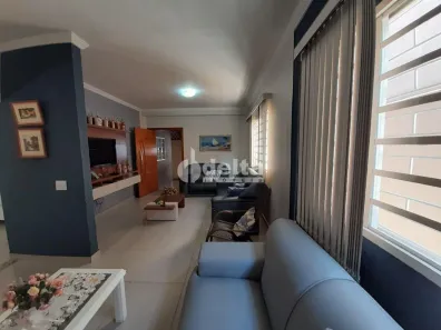 Casa com 4 Quartos à venda, 212m² no Granada, Uberlândia