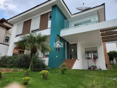 Casa de Condomínio com 3 Quartos para alugar, 275m² no Golf Park, Carapicuíba