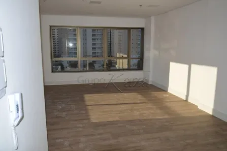 Sala Comercial à venda, 37m² no Condomínio Royal Park, São José dos Campos