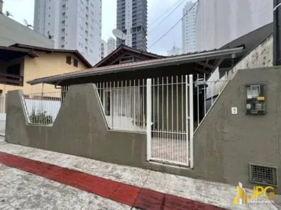 Casa com 3 Quartos para alugar, 150m² no Pioneiros, Balneário Camboriú