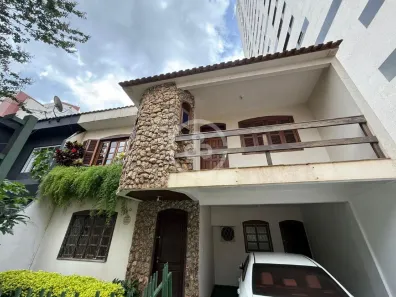 Sobrado com 2 Quartos para alugar, 177m² no Centro, Cascavel