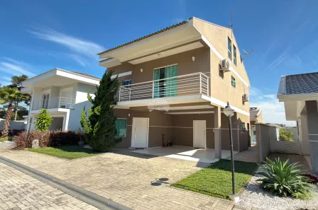 Sobrado com 3 Quartos à venda, 200m² no Centro, Colombo