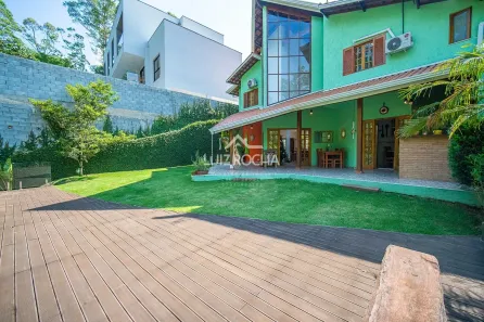 Casa de Condomínio com 3 Quartos à venda, 300m² no Jardim Indaiá, Embu das Artes