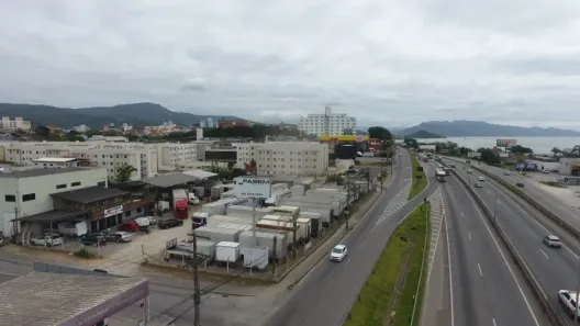 Lote/Terreno à venda, 3738m² no Serraria, São José
