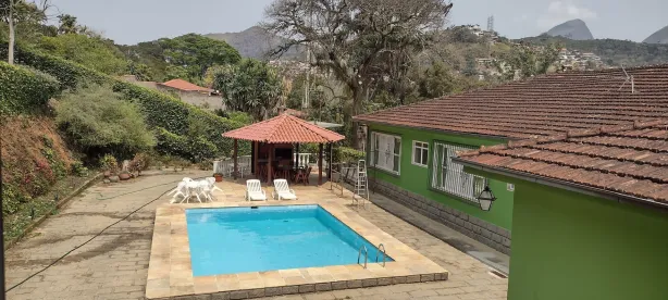Casa com 6 Quartos à venda, 700m² no Samambaia, Petrópolis