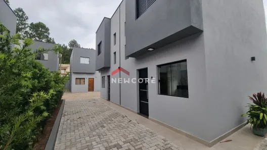 Casa de Condomínio com 2 Quartos à venda, 75m² no Balneário Copacabana, Caraguatatuba
