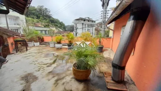 Casa com 5 Quartos à venda, 200m² no Valparaíso, Petrópolis