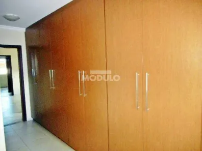 Apartamento com 3 Quartos para alugar, 140m² no Osvaldo Rezende, Uberlândia