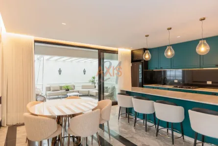 Casa de Condomínio com 3 Quartos à venda, 323m² no Ahú, Curitiba