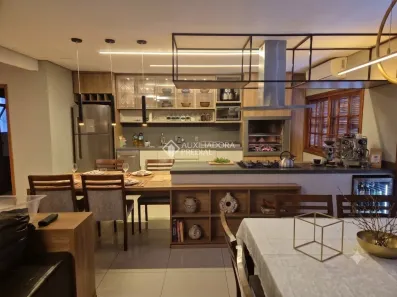 Casa com 3 Quartos à venda, 300m² no Partenon, Porto Alegre