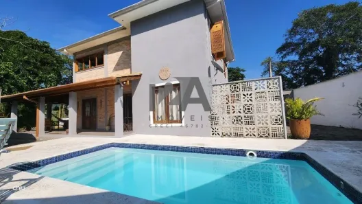Sobrado com 4 Quartos à venda, 226m² no Barra da Lagoa, Ubatuba