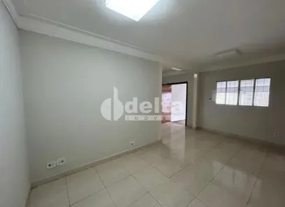 Casa com 3 Quartos à venda, 230m² no Cidade Jardim, Uberlândia