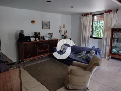Casa com 4 Quartos à venda, 230m² no Piratininga, Niterói