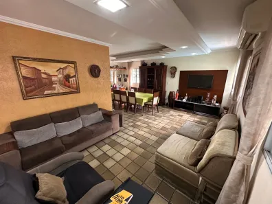 Casa com 3 Quartos à venda, 220m² no Hipódromo, Recife