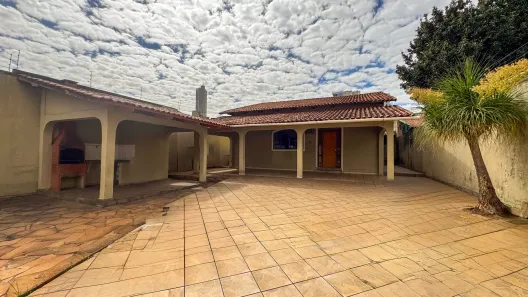 Casa com 4 Quartos para alugar, 230m² no Jardim América, Goiânia