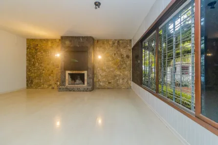 Casa com 3 Quartos para alugar, 232m² no Três Figueiras, Porto Alegre
