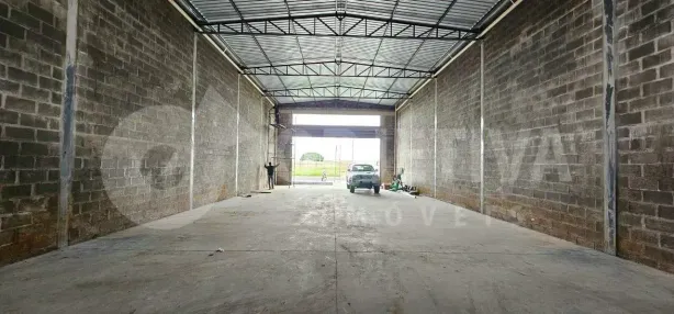 Galpão/Depósito/Armazém para alugar, 350m² no Residencial Lago Azul, Uberlândia