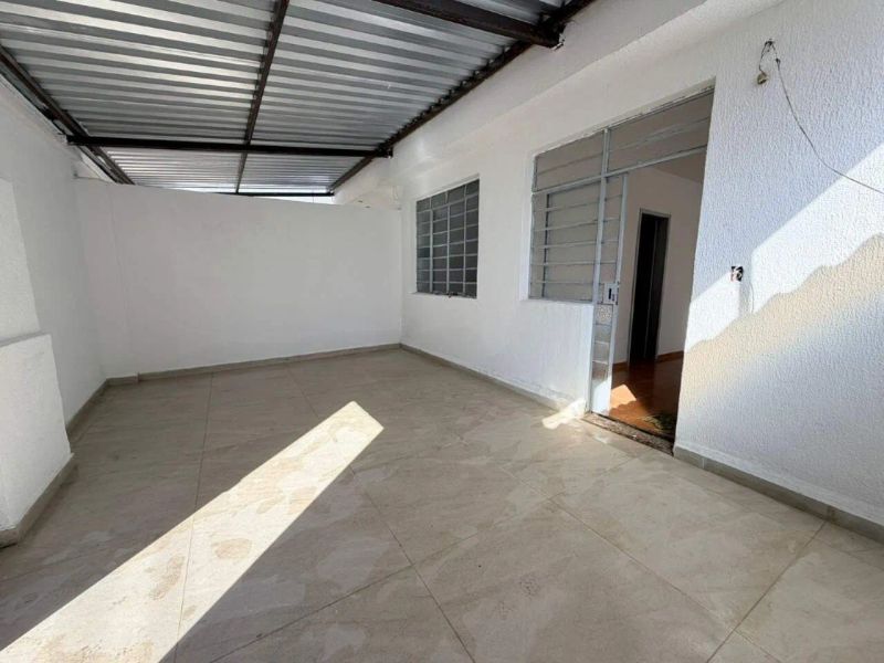 Casa com 3 quartos — Nova Granada, Belo Horizonte