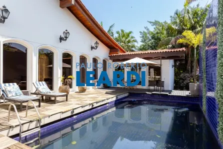Casa com 4 Quartos para alugar, 650m² no Jardim Guedala, São Paulo