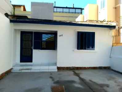 Casa com 2 Quartos para alugar, 60m² no Jardim Botânico, Porto Alegre