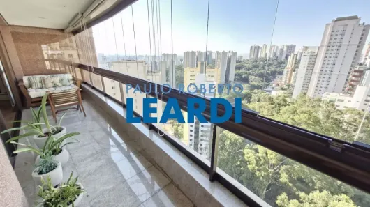 Apartamento com 4 Quartos à venda, 226m² no Vila Suzana, São Paulo
